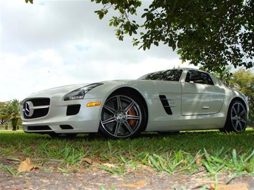 2011 Mercedes-Benz SLS Class SEL DVD Entertainment