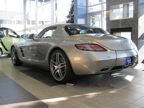 2011 Mercedes-Benz SLS Class SEL DVD Entertainment