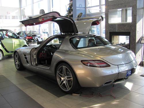 2011 Mercedes-Benz SLS Class SEL DVD Entertainment