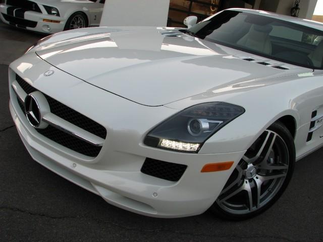 2011 Mercedes-Benz SLS Class SEL DVD Entertainment