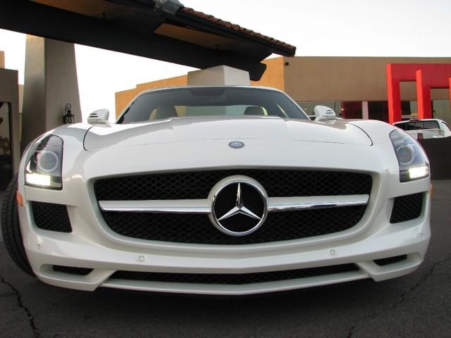 2011 Mercedes-Benz SLS Class SEL DVD Entertainment