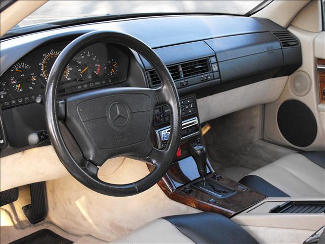 1992 Mercedes-Benz SL Class 4dr Sdn V6 RWD W/1sc