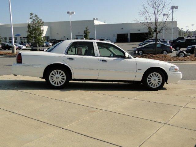 2010 Mercury Grand Marquis Touring W/nav.sys