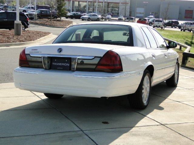 2010 Mercury Grand Marquis Touring W/nav.sys