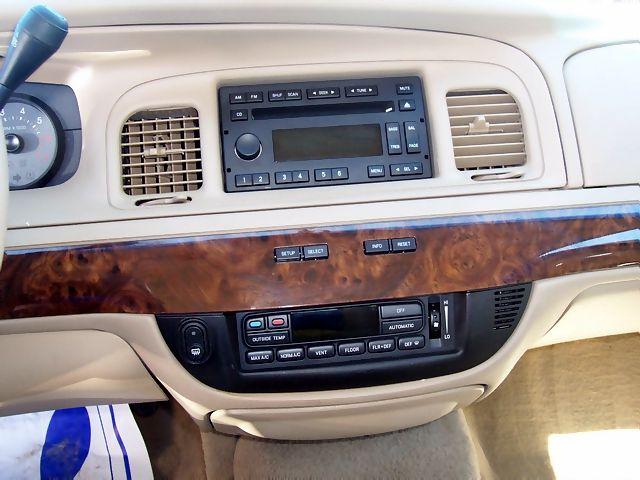 2010 Mercury Grand Marquis Touring W/nav.sys