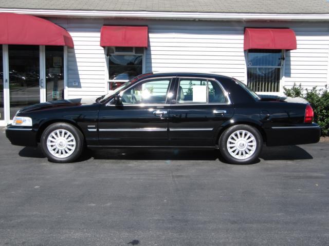 2010 Mercury Grand Marquis S W/ Navi, 5MT