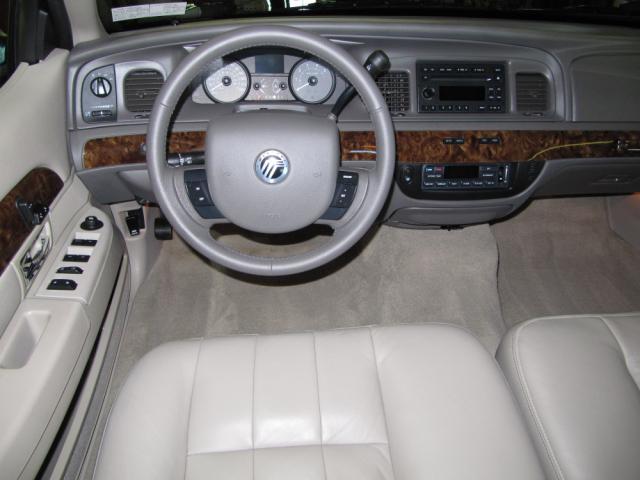 2010 Mercury Grand Marquis S W/ Navi, 5MT