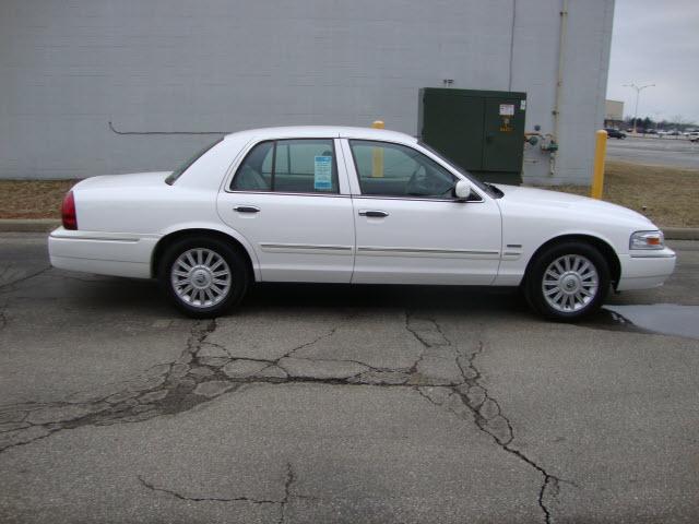 2010 Mercury Grand Marquis Touring W/nav.sys