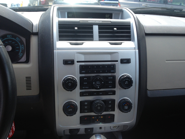 2010 Mercury Mariner 143.5 Truck