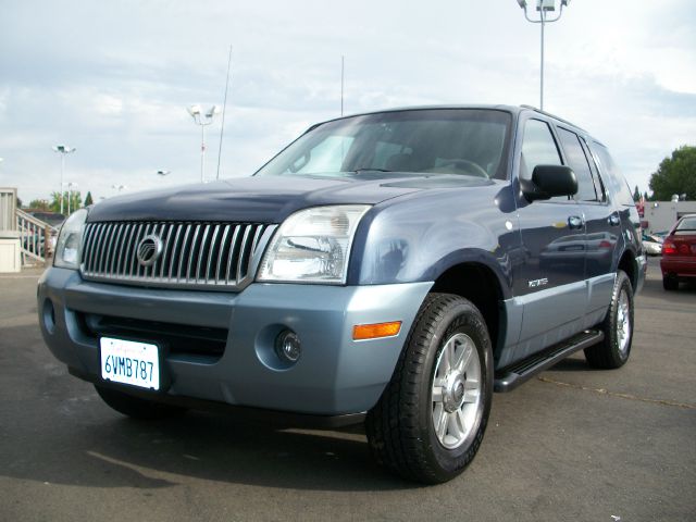 2002 Mercury Mountaineer 4dr Quad Cab 155 WB 4WD