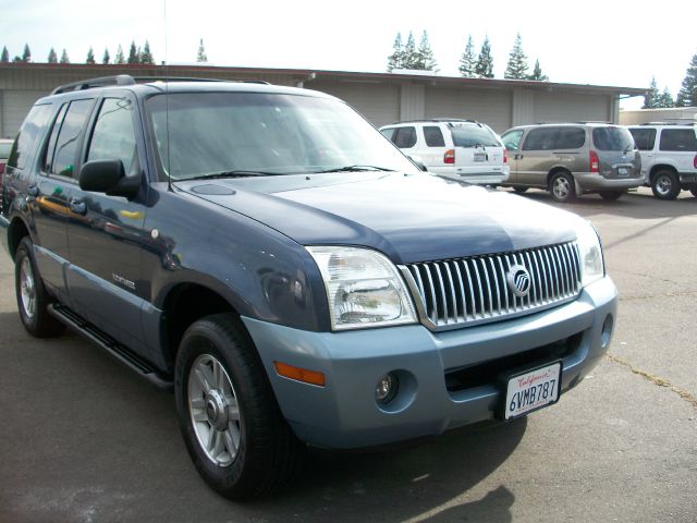 2002 Mercury Mountaineer 4dr Quad Cab 155 WB 4WD