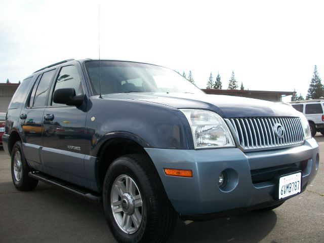 2002 Mercury Mountaineer 4dr Quad Cab 155 WB 4WD