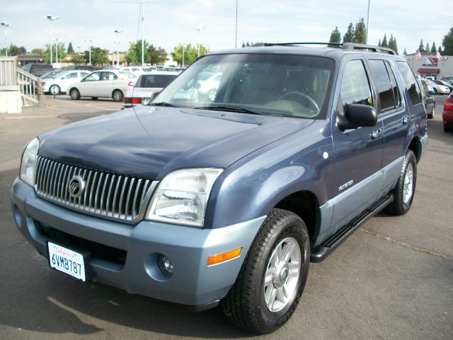 2002 Mercury Mountaineer 4dr Quad Cab 155 WB 4WD