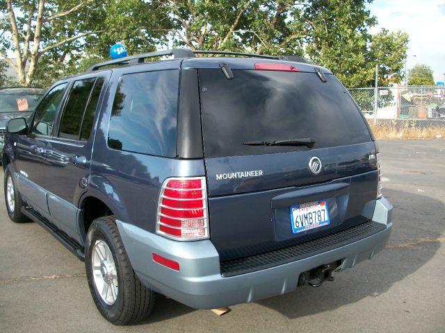 2002 Mercury Mountaineer 4dr Quad Cab 155 WB 4WD