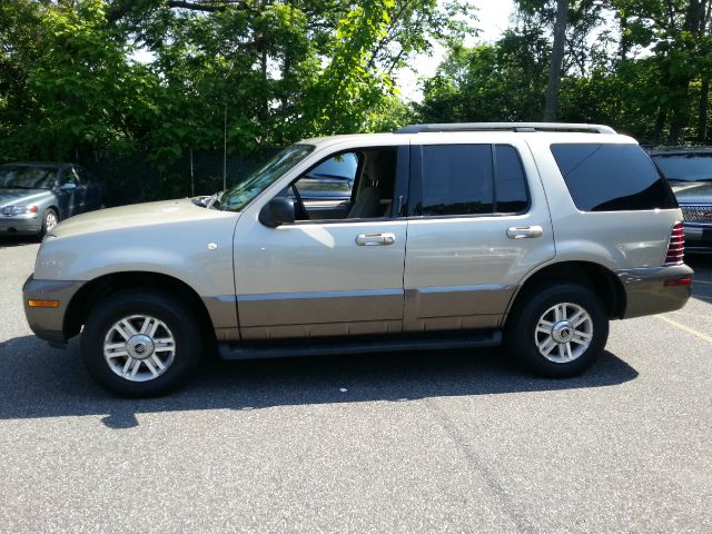 2004 Mercury Mountaineer 4dr Base Van