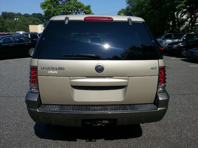 2004 Mercury Mountaineer 4dr Base Van