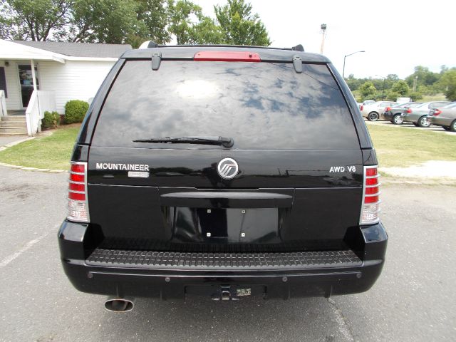 2004 Mercury Mountaineer 2500 HD 4X4