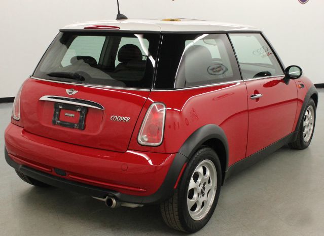 2005 Mini Cooper 2WD Ext Cab 125.9 SL