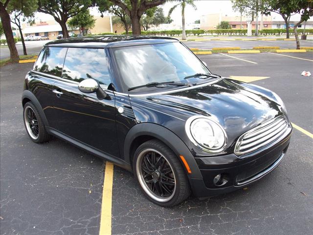 2009 Mini Cooper 2WD Premium Special Edition