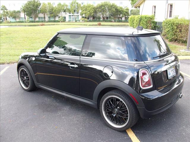 2009 Mini Cooper 2WD Premium Special Edition