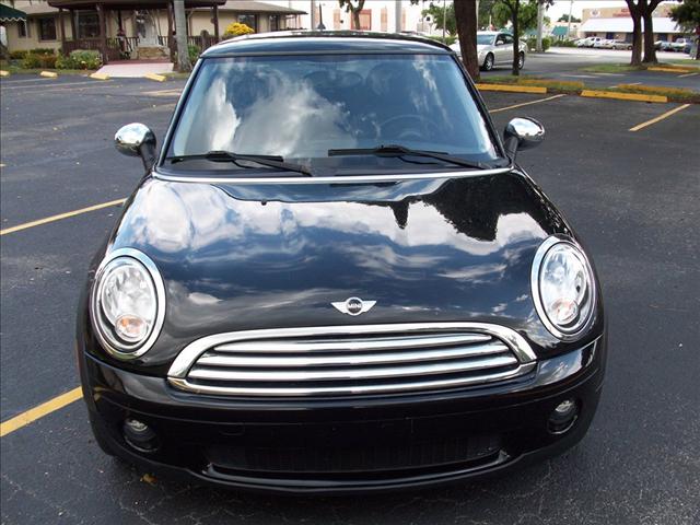 2009 Mini Cooper 2WD Premium Special Edition