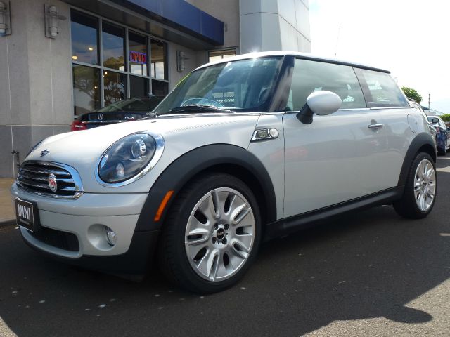 2010 Mini Cooper LE Clean Car Fax Priced To Go