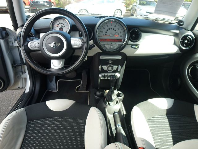 2010 Mini Cooper LE Clean Car Fax Priced To Go