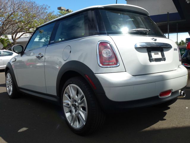 2010 Mini Cooper LE Clean Car Fax Priced To Go