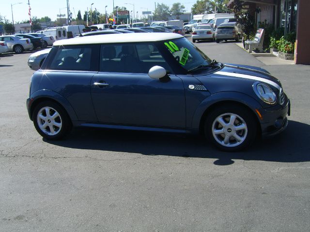 2010 Mini Cooper Base