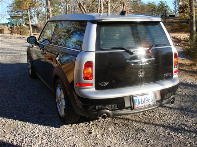 2010 Mini Cooper Clubman 1.8T Sedan