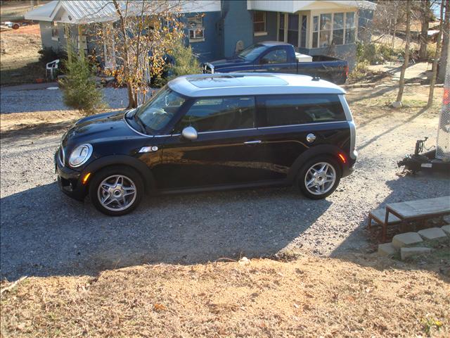 2010 Mini Cooper Clubman 1.8T Sedan