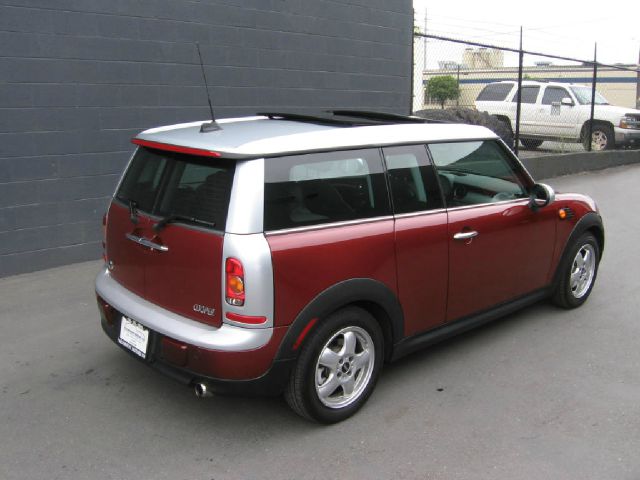 2010 Mini Cooper Clubman Base