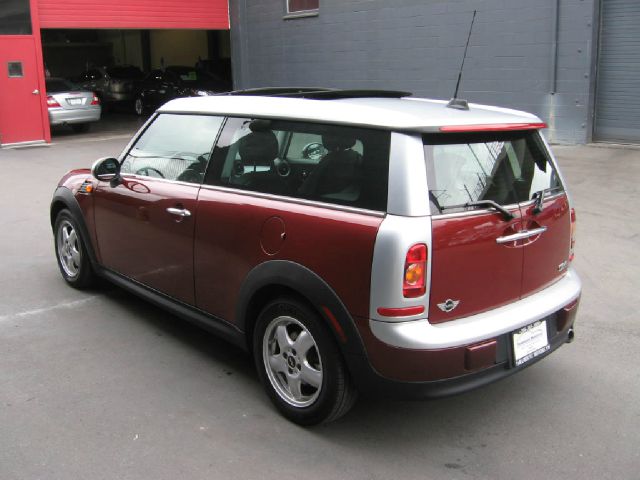 2010 Mini Cooper Clubman Base