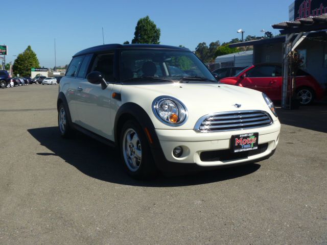 2010 Mini Cooper Clubman Base