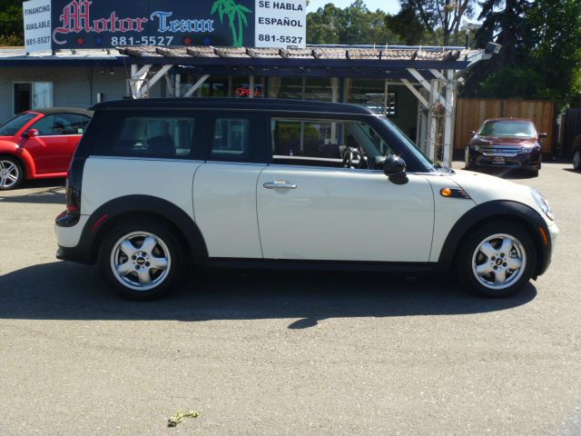 2010 Mini Cooper Clubman Base