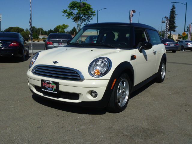 2010 Mini Cooper Clubman Base