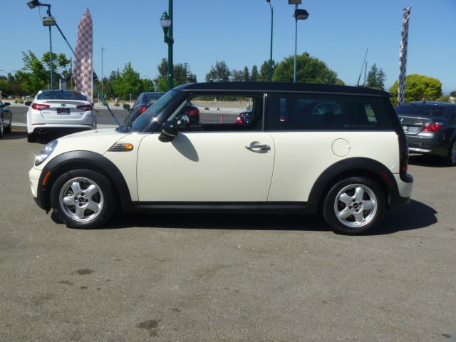 2010 Mini Cooper Clubman Base