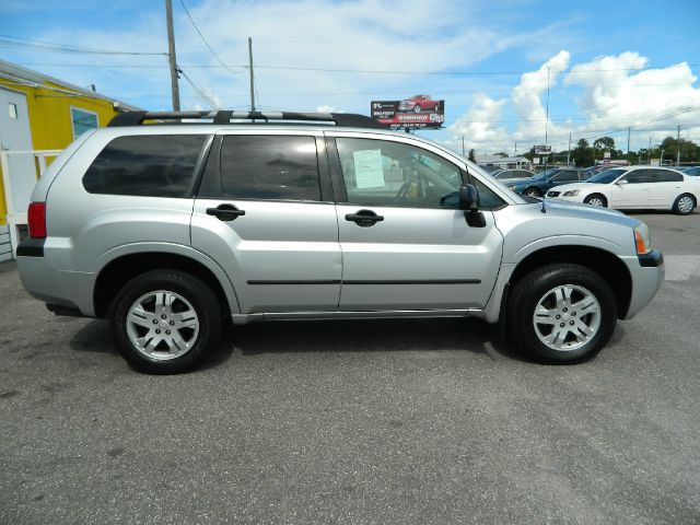 2004 Mitsubishi Endeavor Passenger Van AWD