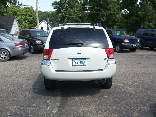 2004 Mitsubishi Endeavor GLS 4 Door Sedan