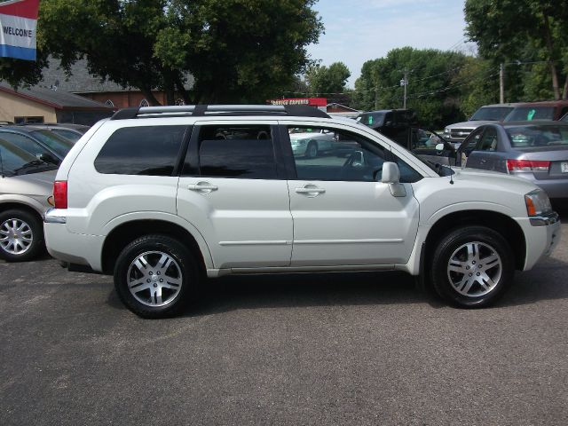 2004 Mitsubishi Endeavor GLS 4 Door Sedan