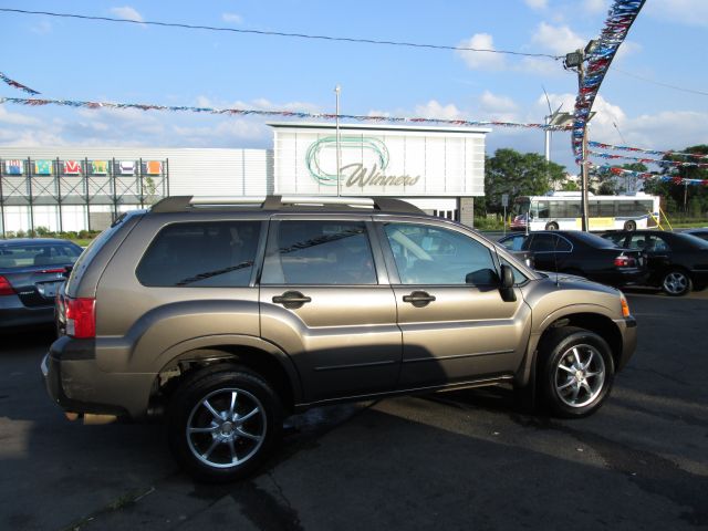 2004 Mitsubishi Endeavor 1.8T Quattro Sedan 4D