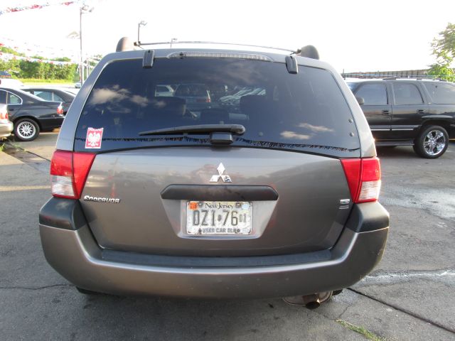 2004 Mitsubishi Endeavor 1.8T Quattro Sedan 4D