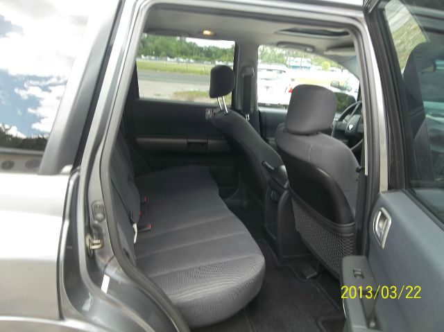 2004 Mitsubishi Endeavor Passenger Van AWD