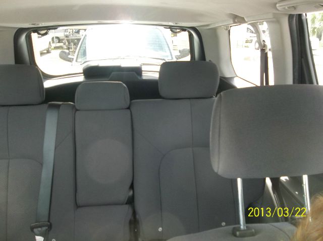 2004 Mitsubishi Endeavor Passenger Van AWD