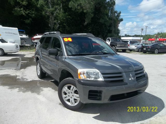 2004 Mitsubishi Endeavor Passenger Van AWD