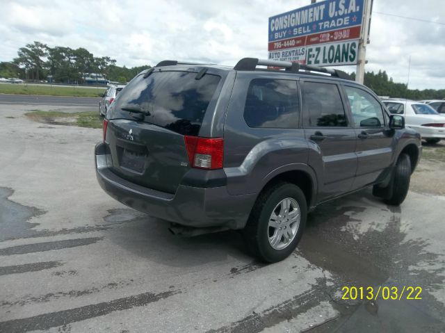 2004 Mitsubishi Endeavor Passenger Van AWD