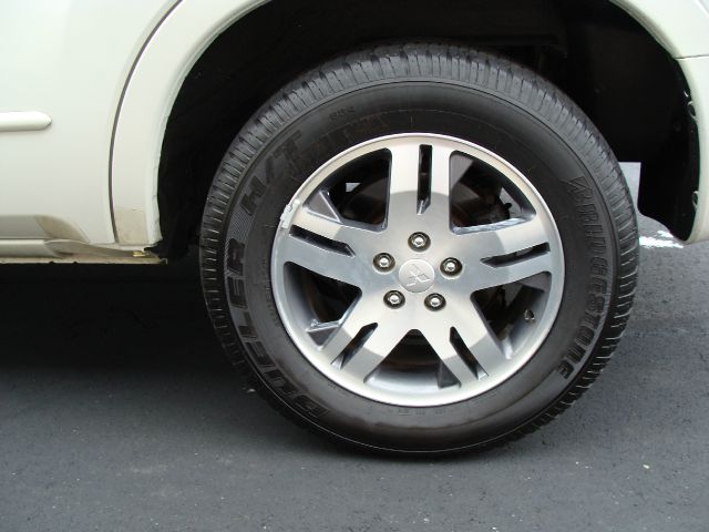 2004 Mitsubishi Endeavor 4DR 4WD BASE AT