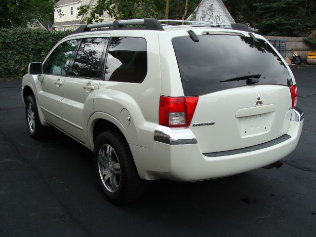 2004 Mitsubishi Endeavor 4DR 4WD BASE AT