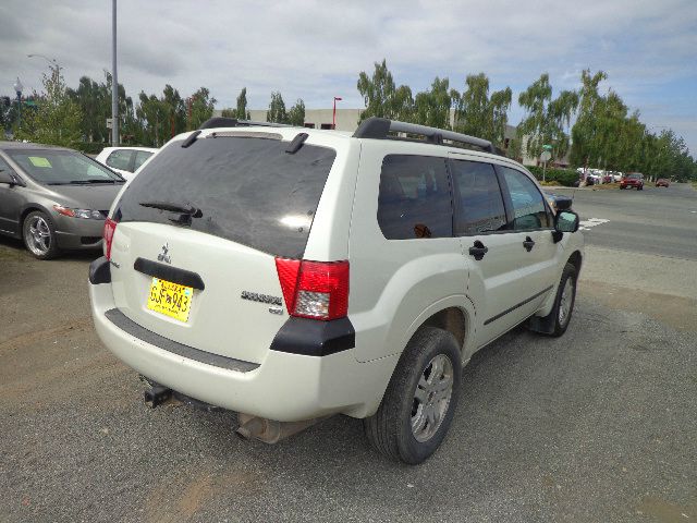 2004 Mitsubishi Endeavor Passenger Van AWD