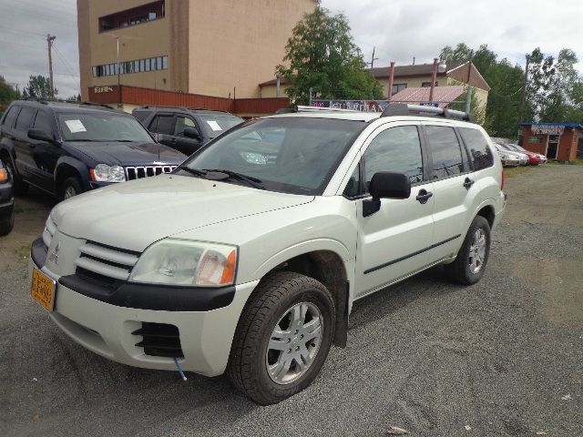 2004 Mitsubishi Endeavor Passenger Van AWD